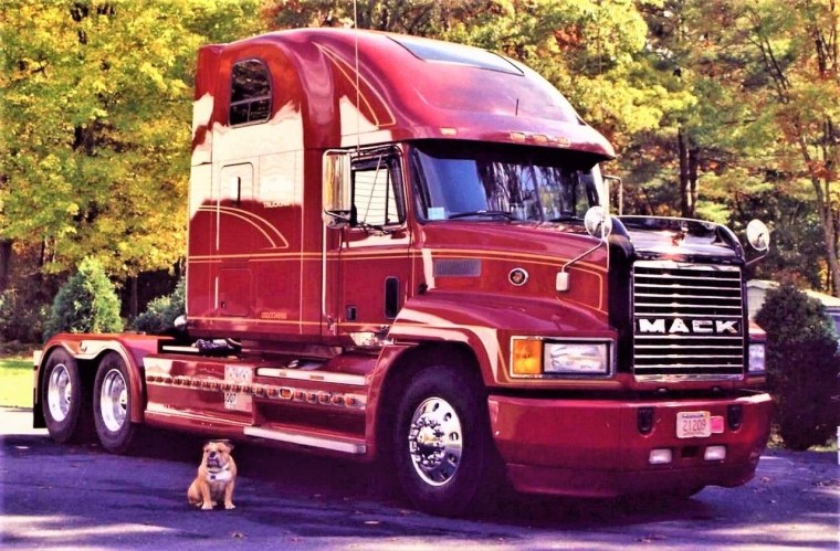 Американский грузовик Mack