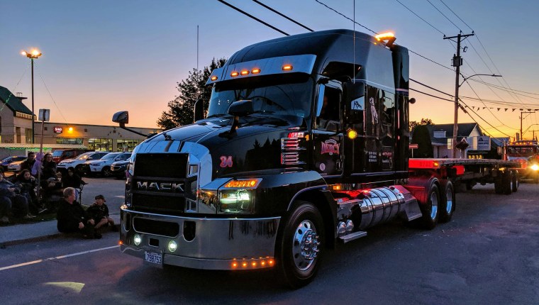 Тягач Mack 2021