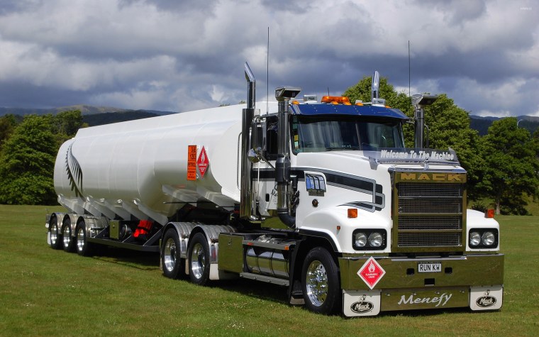 Тягач фура Mack Trucks