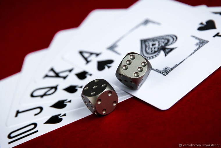 Титановые игральные кубики