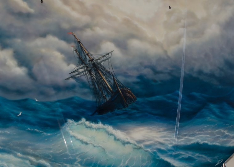 Маленький корабль в шторм