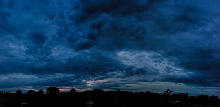 Ночное облачное небо