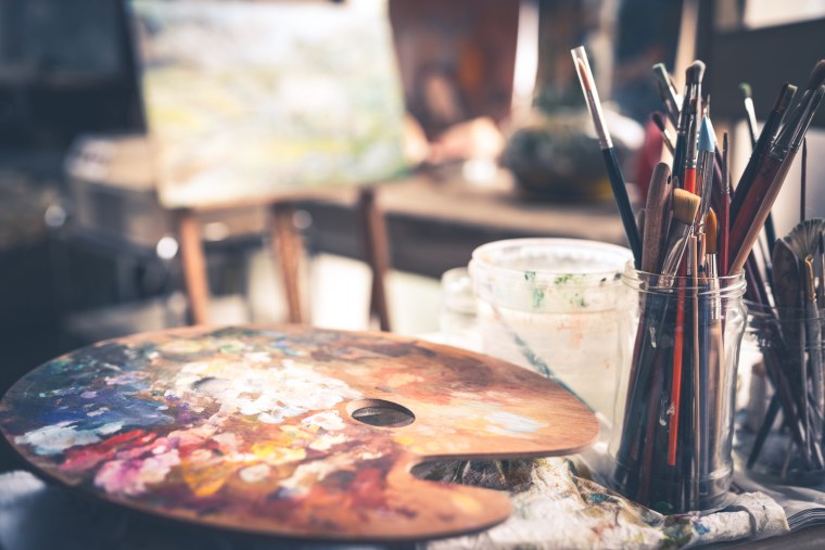 Мольберт краски кисти