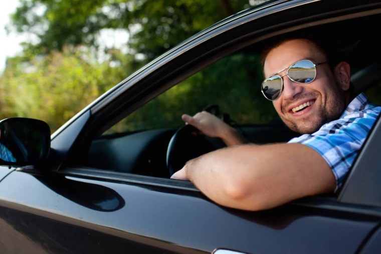 Мужчина в машине