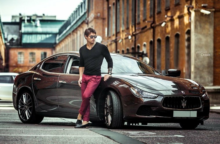 Парень в машине