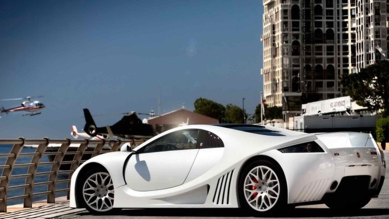 Дорогая белая машина