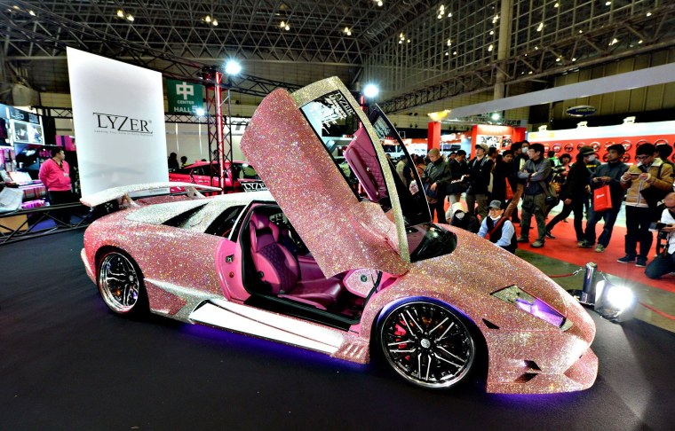 Выставка современных автомобилей