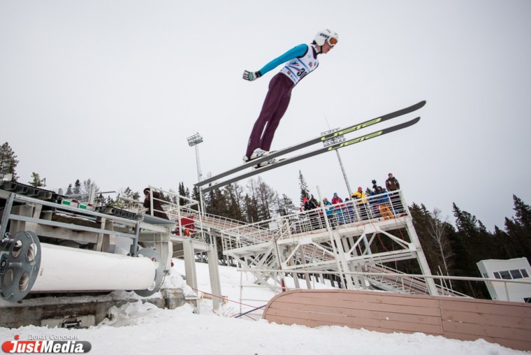 Прыжки с трамплина на лыжах женщины