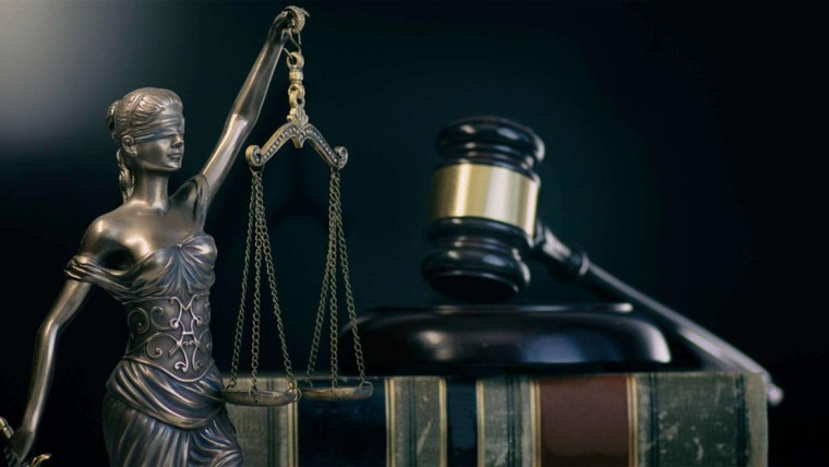 Весы юриста