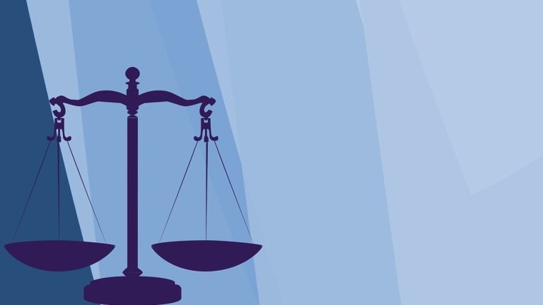 Чаша весов с деньгами