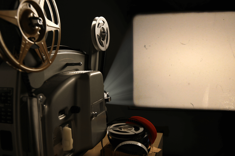 Старый проектор с пленкой