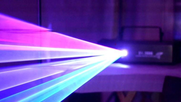 Луч света проектора