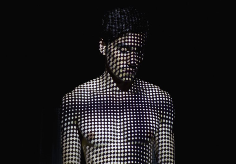 Мужская фотосессия с проектором