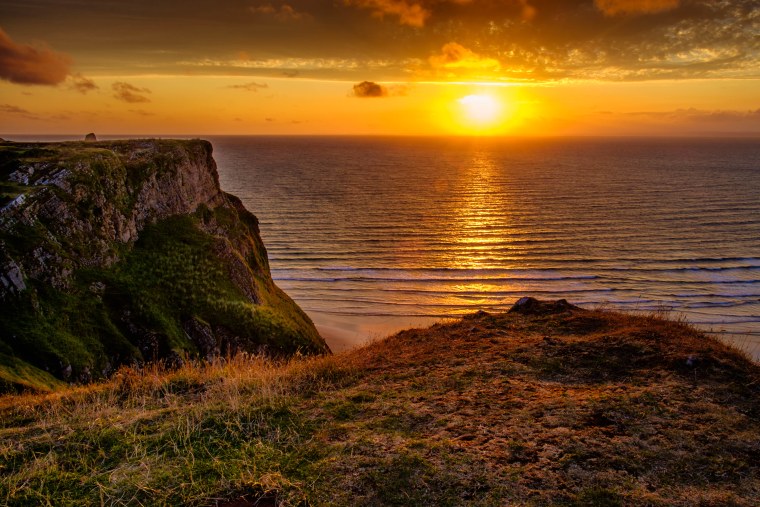 Вечер море камни