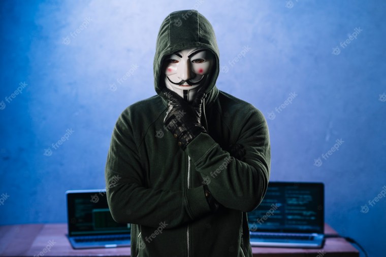 Хакер в маске Анонимуса