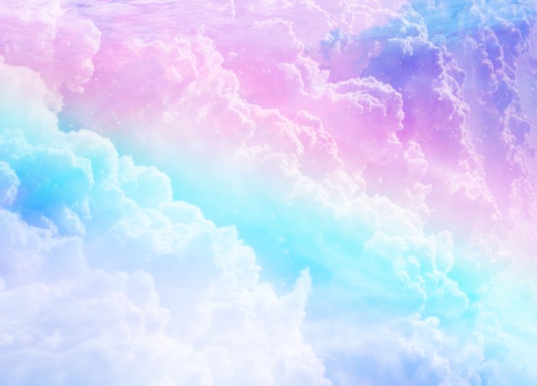 Розовые облака с радугой