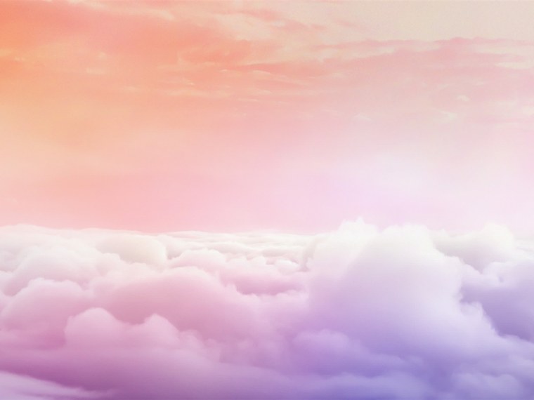 Рассвет розовый с облаками