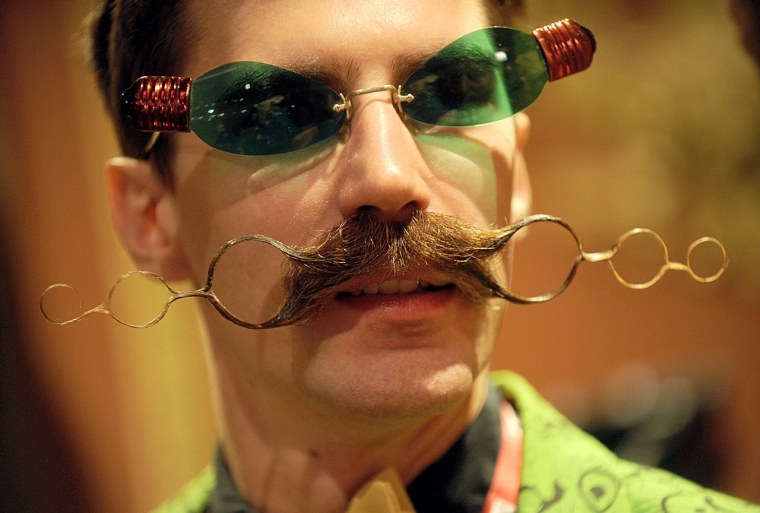 Странные усы