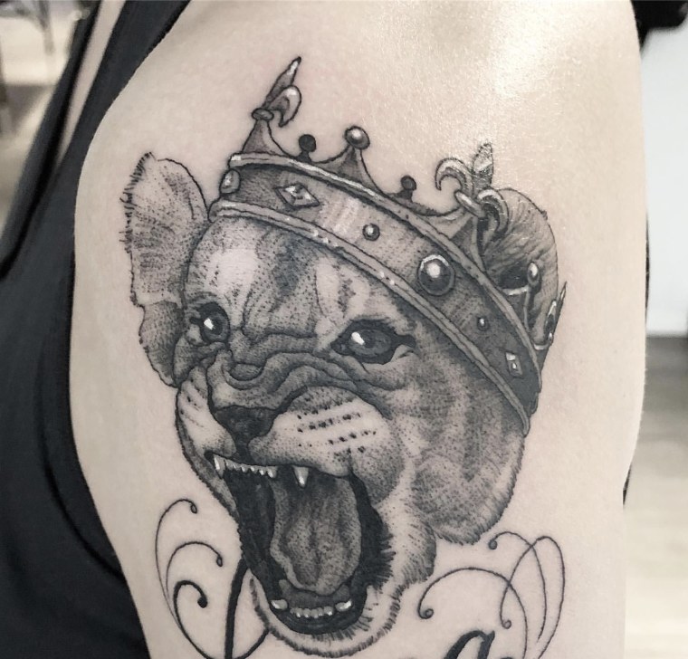 Тату Львенок с короной