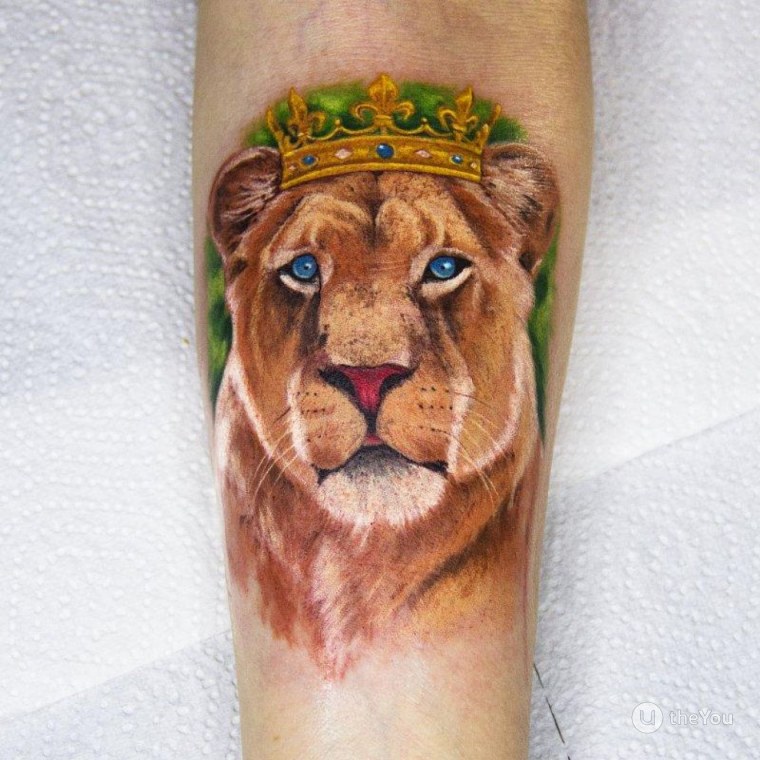 Тату Лев в стиле реализм