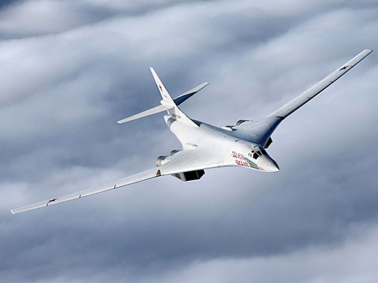 Стратегический бомбардировщик ту-160 белый лебедь