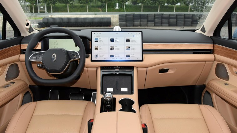 Автомобиль Хуавей 7