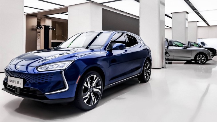 Автомобиль Huawei sf5