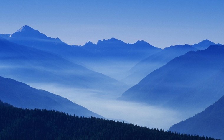 Синие пейзажи гор