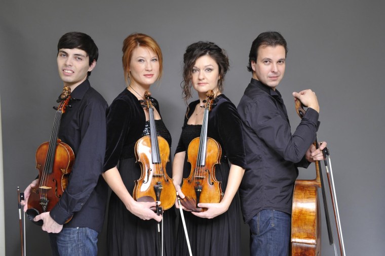 Квартет певцов, исполняющих Истамбул