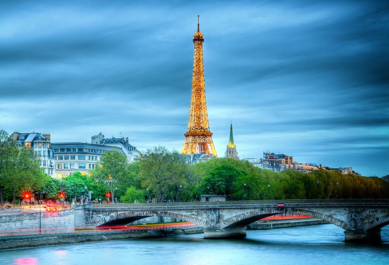 Эйфелева башня в Париже