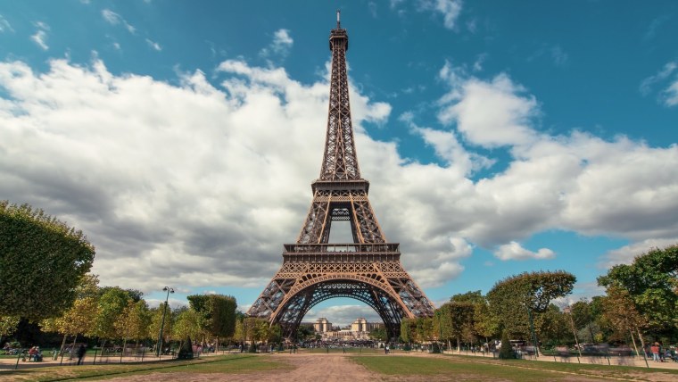 Эйфелева башня в Париже