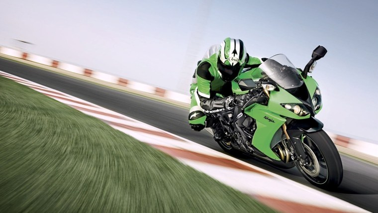Гоночные мотоцикл Кавасаки ниндзя