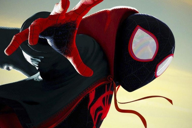 Майлз Моралес красный капюшон