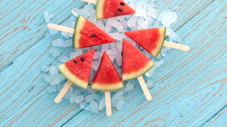 Арбузные дольки на палочке