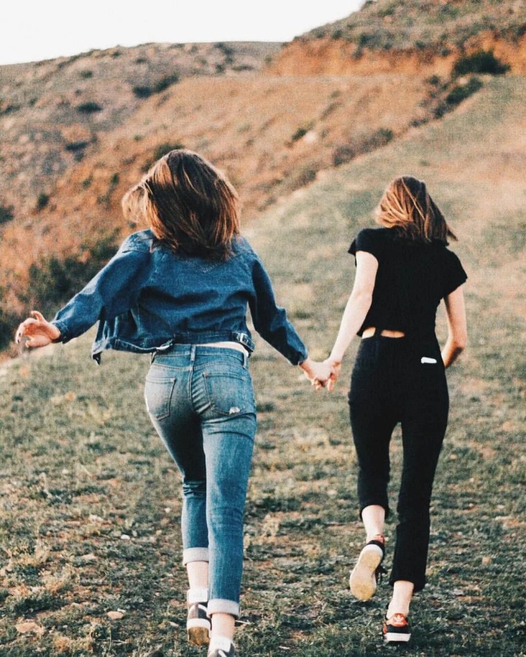 Фотосессия подруг на улице