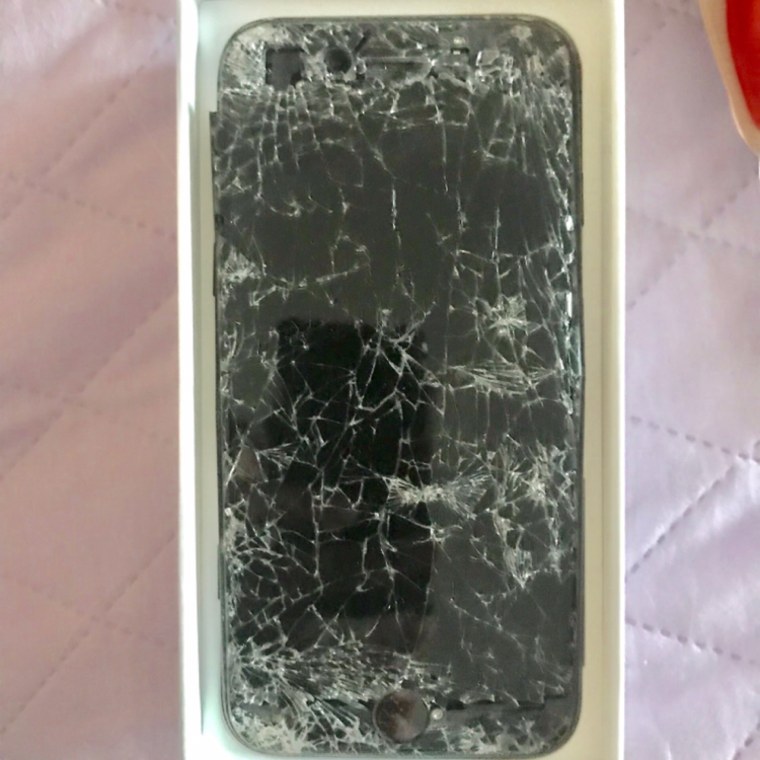 Сломанный айфон 11 белый