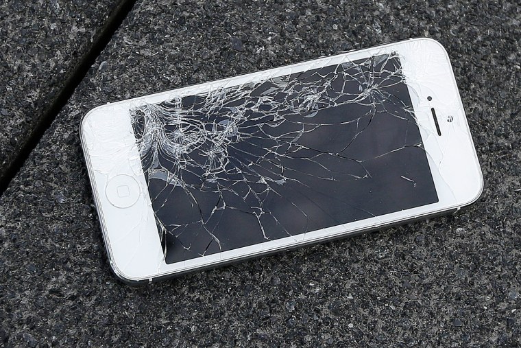 Разбитый айфон