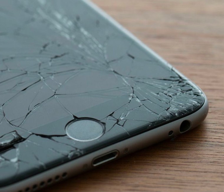 Разбитый айфон для фотошопа