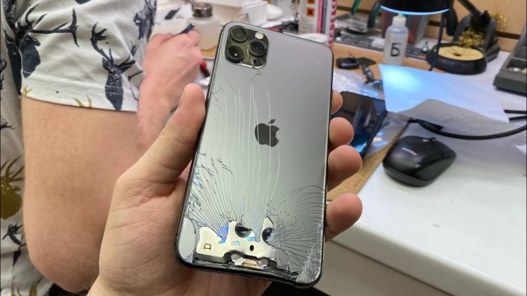 Разбитый iphone 11 Pro Max