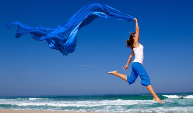 Девушка в прыжке