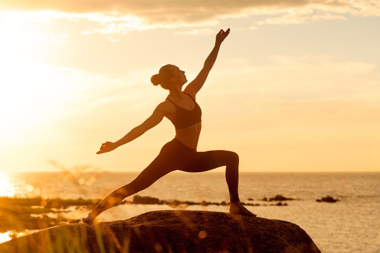 Рыжая девушка на ветру