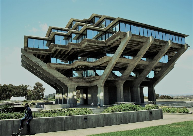 Библиотека Гейзеля в Сан-Диего Архитектор