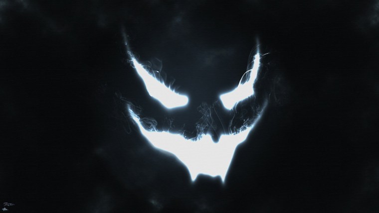 Улыбка дьявола на черном фоне