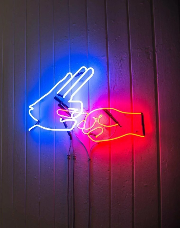 Неоновая вывеска в комнату