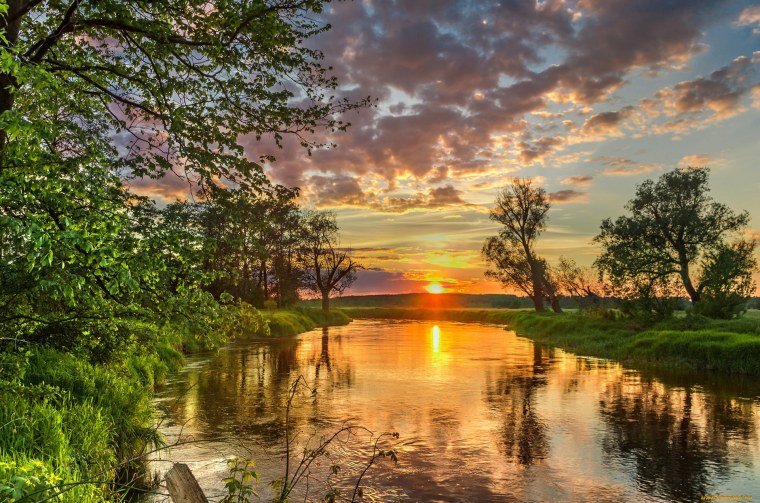 Закат на озере