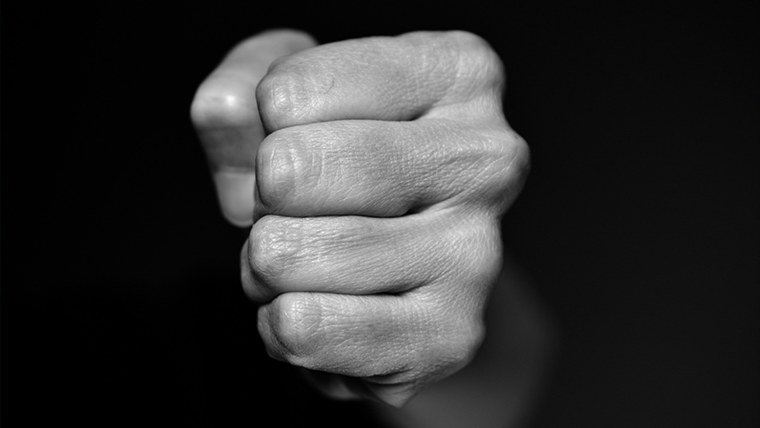 Женский кулак