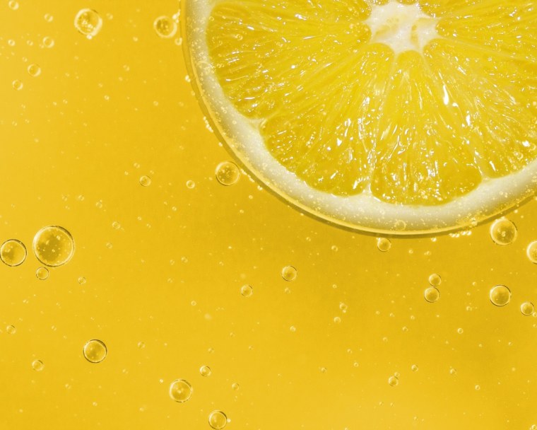Желтый лимонад