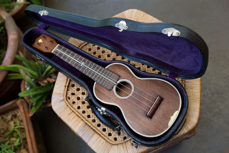 Муз инструмент укулеле