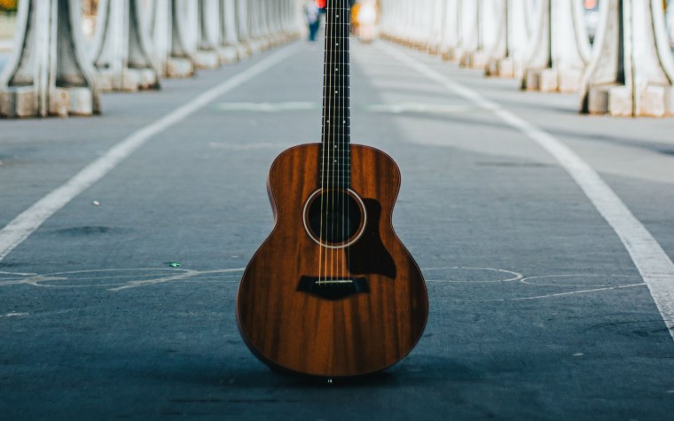 Гитаррон музыкальный инструмент