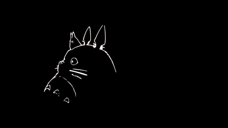 Тоторо на черном фоне